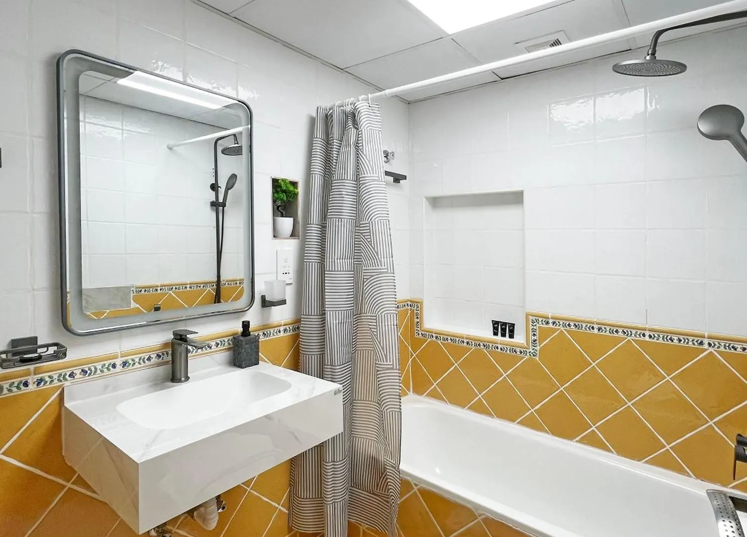 בית נופש דובאי Authentic Emirati Stay