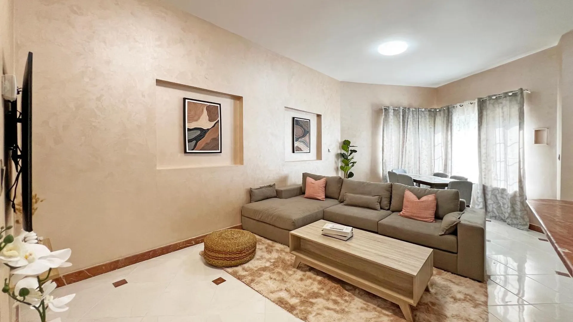Authentic Emirati Stay Dubai Holiday home